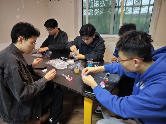 【完满团支部】彩绘DIY 玩转涂鸦——淬炼·国际商学院行管2102班完满团支部活动