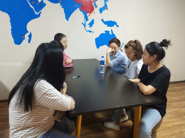 【完满班级】椿萱并茂 敬老尊贤——艺术传媒学院环设1701班学善行德完满班级活动