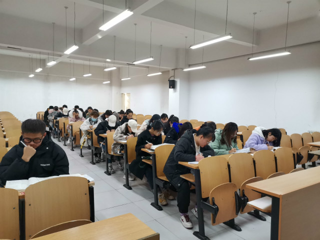 以梦为马 争分夺秒攀高峰——经济与管理学院19级国贸专业、20级金融、物流专业集体复习课