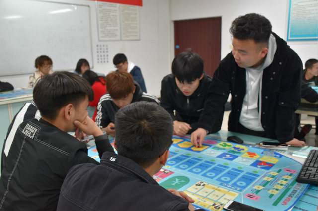 绽放经营激情 驰骋商业沙场——“开个公司当老板”经济管理系举办第二届公司模拟经营赛