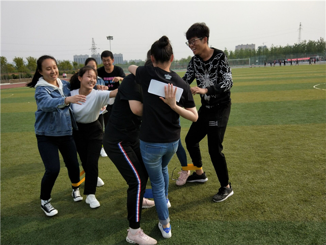 【完满班级】“撕”如泉涌  奋力奔跑——淬炼商学院四月完满班级主题活动（三十七）