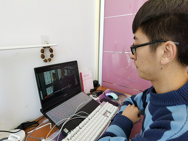 【完满班级】唱响爱国风 实践爱国心——软件1804班《我和我的祖国》观影