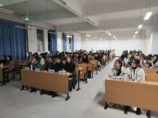 激情青春 追梦不止——大数据学院、信息工程学院网页设计基础介绍