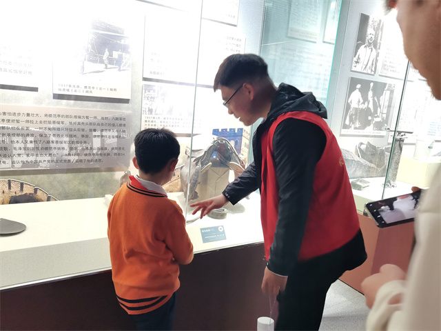 垃圾分类进孟园 童心同行助环保——淬炼·国际商学院绿色守望专项志愿服务队4月活动