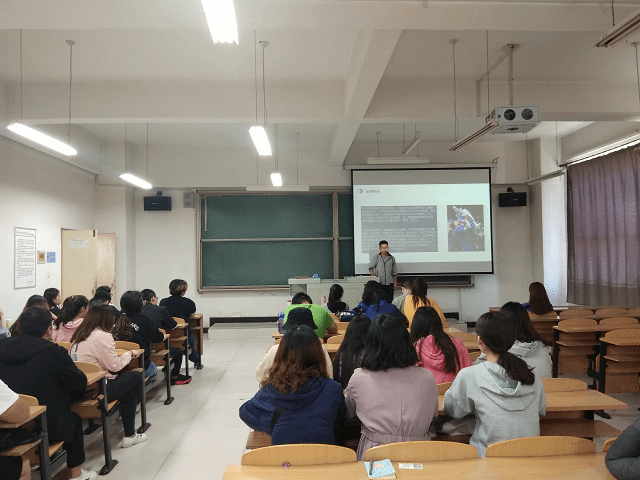 【完满班级】分享体育故事 发扬体育精神——食品与环境学院食品1801班体育知识分享完满班级活动