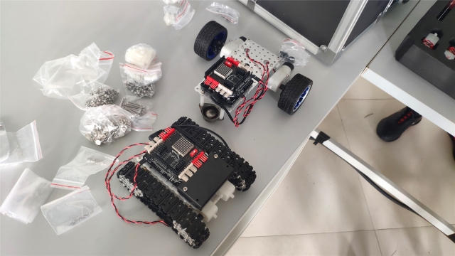 【1+1>2】智能工程学院Creator机器人社开展机器人制作活动