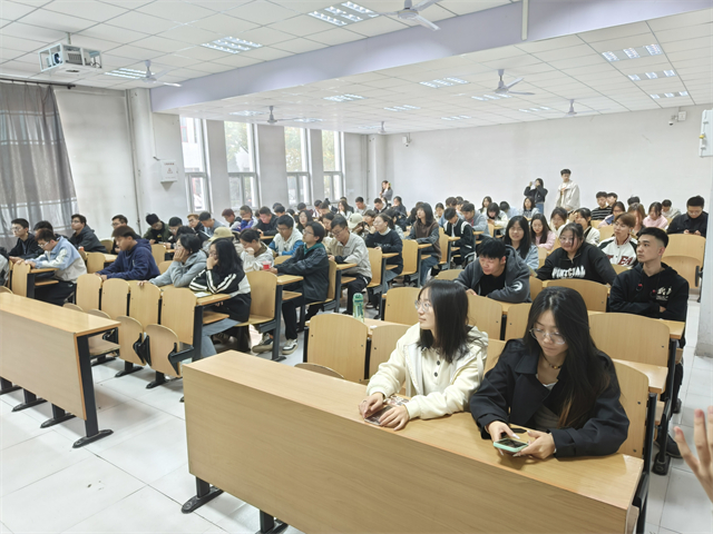 以书润心 与智同行——大数据学院、信息工程学院大咖阅读宣讲会