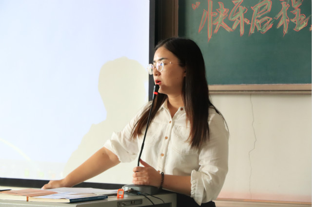 【辅导员说完满】梦想不负岁月 热爱逐梦时光——经济与管理学院开展“快乐启程 相拥信院”主题年级会