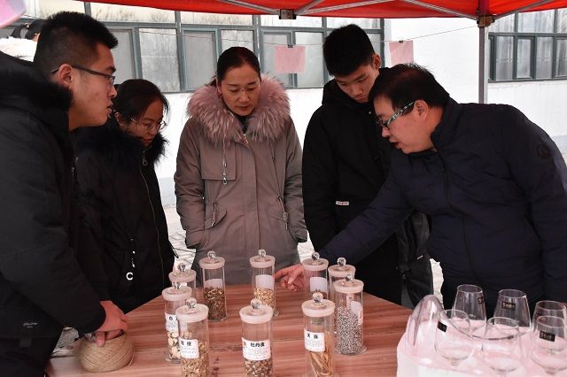 社团展示赴华章 育人兴农担使命——食品与环境学院“绿时代”助学兴农育人工程之“四‘漾’环科”促融主题风采展