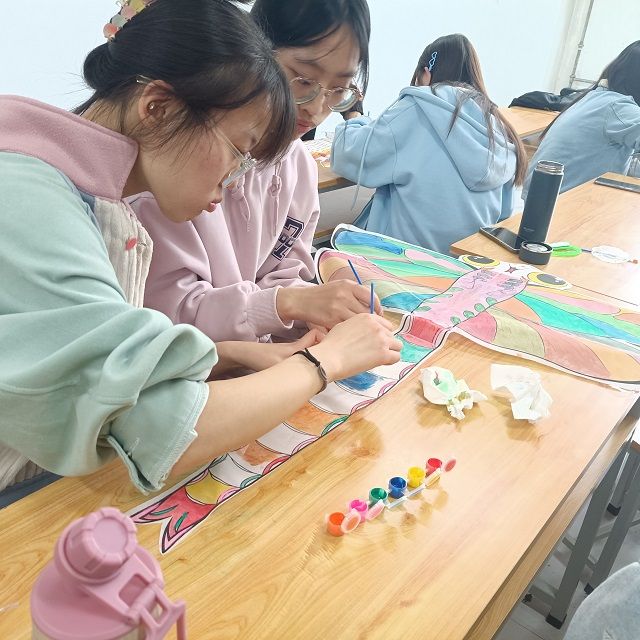 【完满团支部】草长莺飞二月天 忙趁东风放纸鸢——食品与环境学院动医2002班完满团支部活动