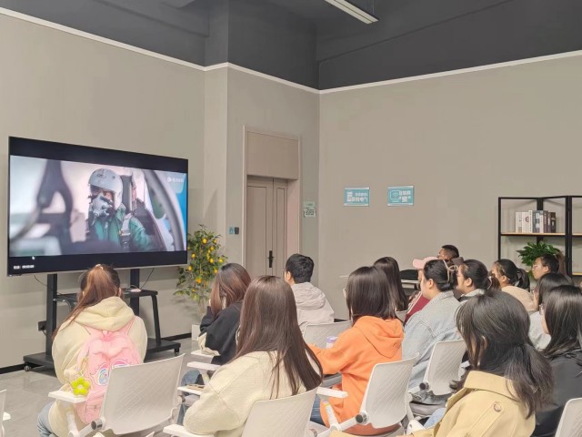 【完满团支部】利剑苍穹 护我长空——淬炼·国际商学院资产2202班完满团支部活动