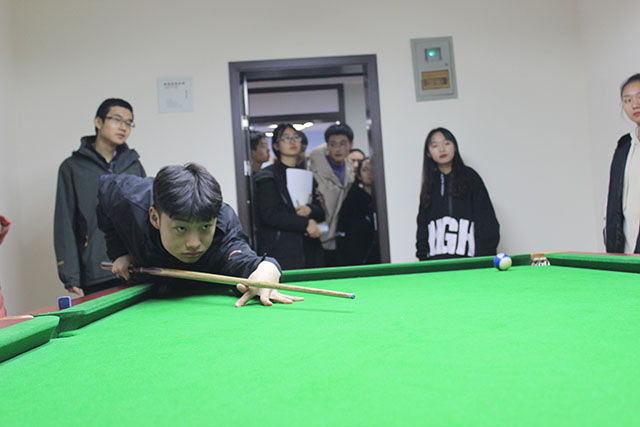 以球会友 碰撞激情——记远景学院趣味台球赛初赛顺利开展