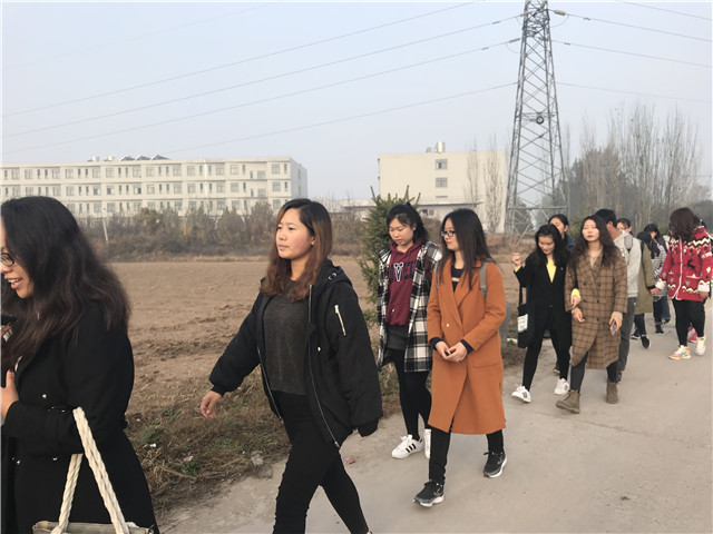 【完满班级】点滴汇成江海 爱心凝聚希望——外国语言文学系举办11月完满班级活动
