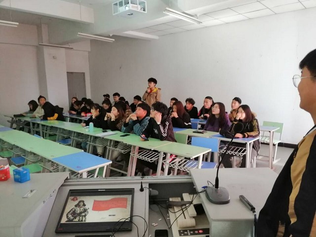 【完满班级】学习雷锋精神 跟进时代新风——艺术传媒学院环设1805班举办“学雷锋,我在行动”雷锋事迹宣读活动