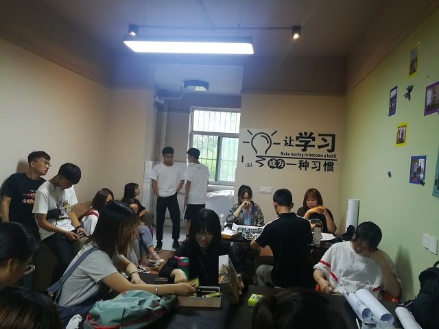 【完满班级】棋牌锋芒 趣味无穷——食品与环境学院食安1702班完满班级活动