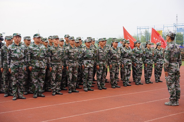 军训启航 青涩洗礼披正气——食品与环境学院2018级新生军训
