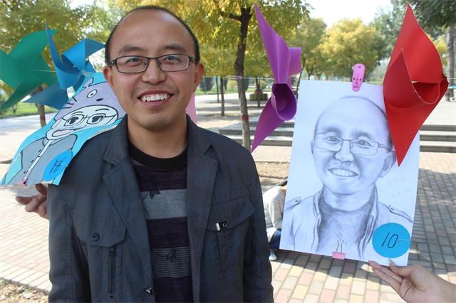 环科系举办首届“脸萌”温情送祝福活动