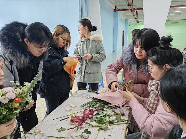 用花之语 缤纷一冬——食品与环境学院“缤纷绿趣 多肉联萌”创意多肉花捧大赛