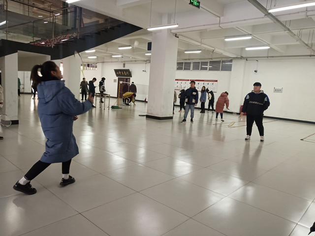 【完满班级】挥洒快乐汗水 彰显青春活力 ——经济与管理学院十二月完满班级活动纪实(六)