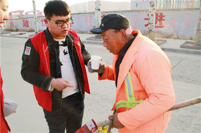 闪光的信院第223期:旋转乾“坤” 冬日之“阳”——李坤阳