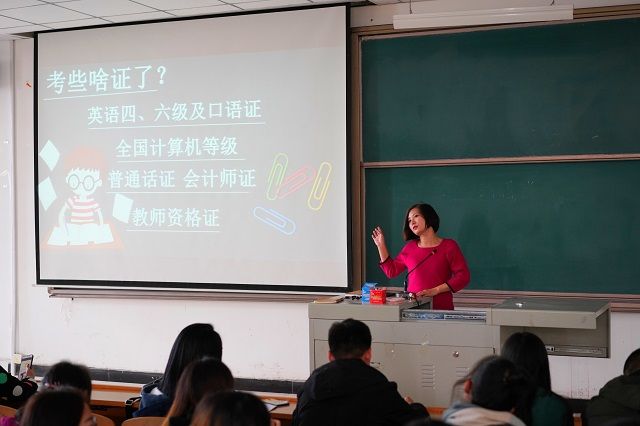 【辅导员说完满】考研路漫漫 一同并肩行——食品与环境学院2017级年级会