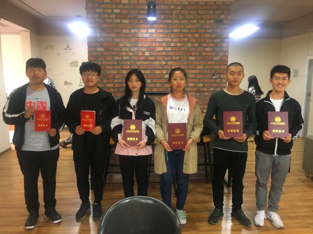 用艺术致敬劳动者——智能工程学院首届“我心中的劳动人民”给劳动人民的一幅画活动