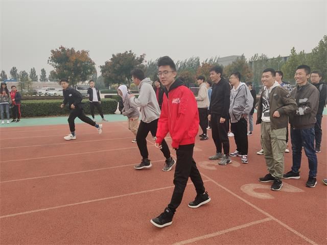 锻炼身体 活力四射——环设1601班级接力比赛活动