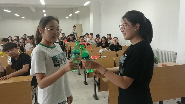 【完满班级】清凉一夏 今晚吃瓜——食品与环境学院食安1602、1603班完满班级活动