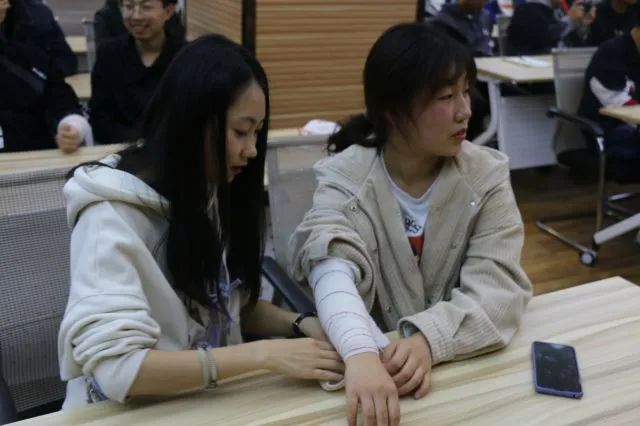 【1+1>2】学急救知识 为身体护航