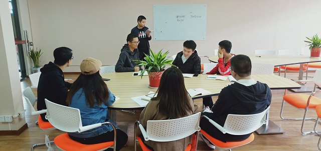 走进无边畅想书院“家+”文化——食品与环境学院2016级班干部书院