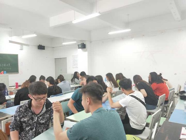 【完满班级】那些年我们玩过的游戏——艺术传媒学院环设1603班、1606班、动画1602班举办“扳手腕大赛”活动