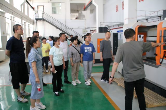 家校共建 携手共行——智能工程学院“家长开放日”活动搭建家长与孩子之间的桥梁