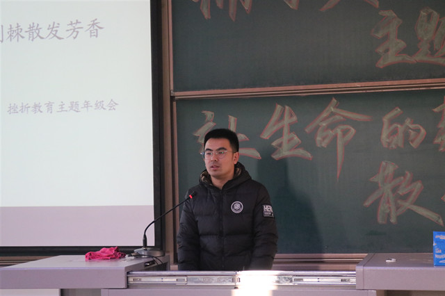 【辅导员说完满】人生如玫瑰 刺与花皆带芬芳