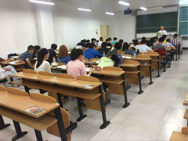 【辅导员说完满】经管系举办“辅导员说完满”活动