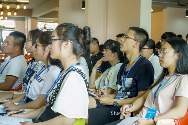 【公益论坛】青年携手温情世界 你我共创公益未来——《青年成长与社会问题探索》专题报告会