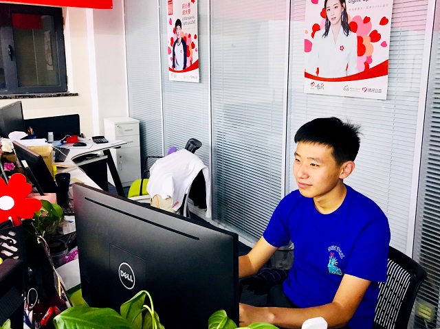 北京地铁四号线留下信院学子印迹——艺术传媒学院环境设计专业学生朱宇轩访谈实录