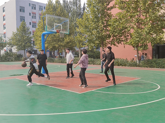 百发百中 强身健体——艺术传媒学院动画1601班篮球娱乐赛