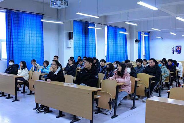 【青马工程】嚯 这碗领导力大补汤 体验不一样——第十三期“青马工程”完满教育学生骨干培训计划“知行班”系列活动——领导力干部培训