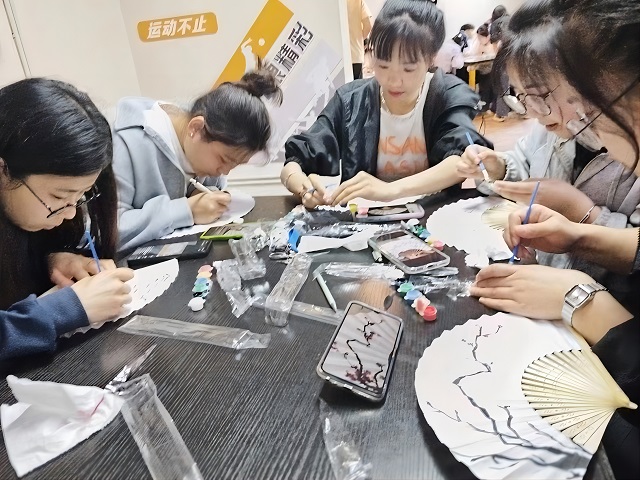 【完满团支部】夏日微凉意 白扇纸添花——经济与管理学院经管2205班完满团支部活动