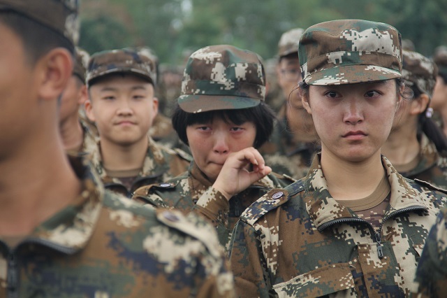 中秋“明月”照戎装 迷彩军训展青春——食品与环境学院军训纪实