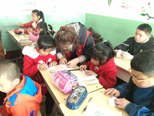 【完满班级】真情暖万家 青春见行动——艺术传媒学院环境设1802班举办下乡支教活动