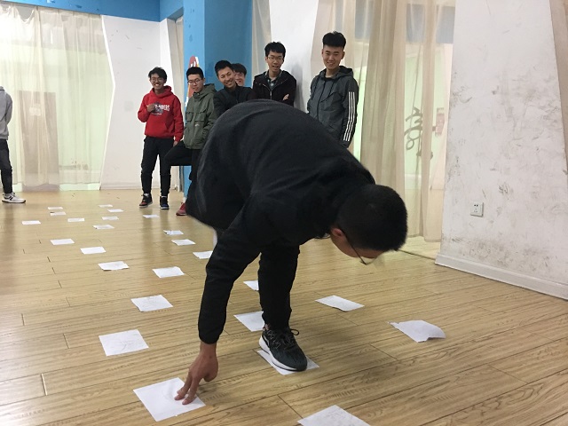 【完满班级】信院喜剧人——软件1805班“手脚并用”创意主题活动