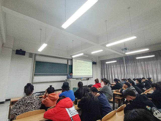 防范金融诈骗 提高征信意识——艺术传媒学院视觉2001班资助诚信教育主题班会