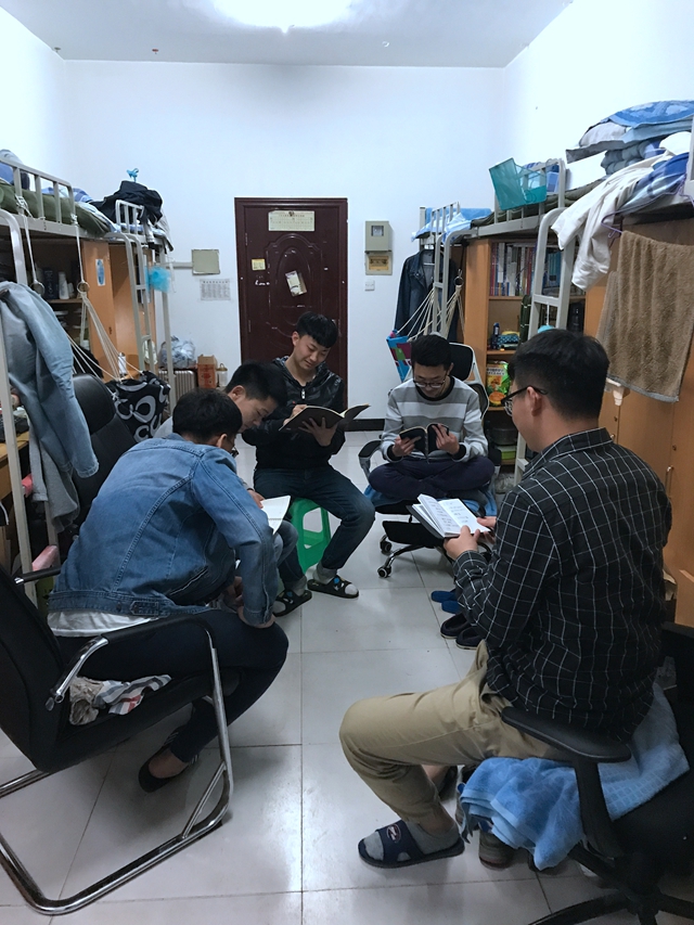 工管系14级开展学习“全国高校思想政治工作会议精神”
