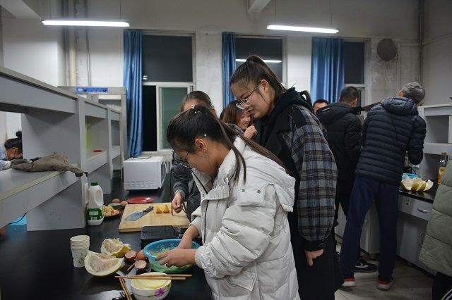 【完满班级】品人生百味 展自我风采——食品与环境学院食品1701班举办完满班级活动