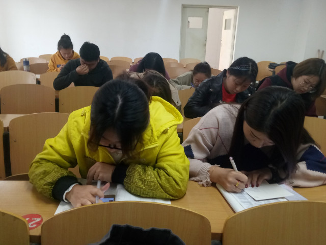 【完满班级】仰望星空 触碰多彩完满——经济与管理学院十一月完满班级活动纪实（五）