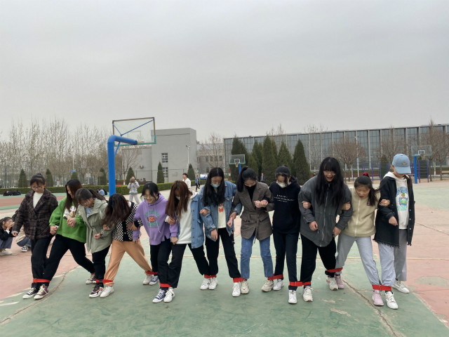 【完满班级】充满激情 丰富自我——外国语言文学系英语2001班、2004班完满班级活动