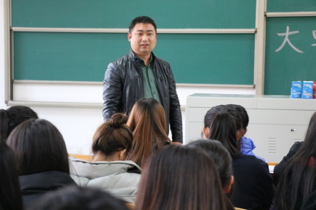 【辅导员说完满】汇集知识雨露  汲取创业甘泉——外语系辅导员说完满之“大学生如何规避错误创业之路”