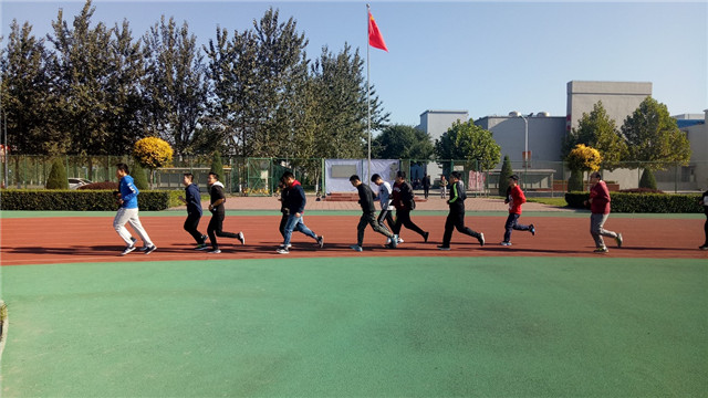 【完满班级】运动点燃激情——淬炼商学院十月完满班级主题活动（四十四）