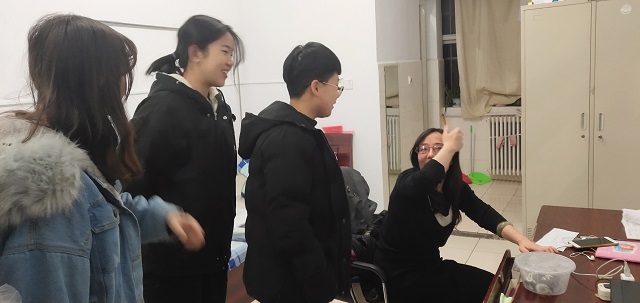 【完满班级】冬日送暖 让爱归家——食品与环境学院食安1801班散播爱心活动